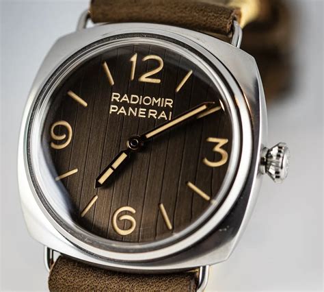 The Panerai Radiomir Eilean PAM 1243 watch hands.